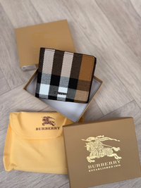 Burberry Classic Check Bi-Fold Wallet for Men – Signature Plaid Design
